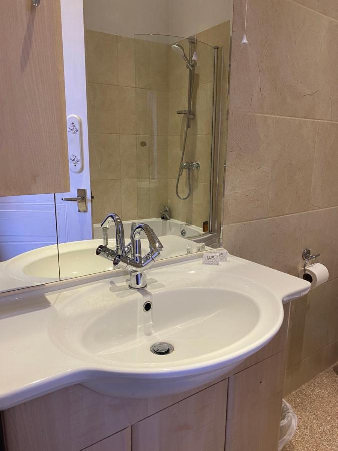 The Tudor Hotel Bridgwater Bagian luar foto