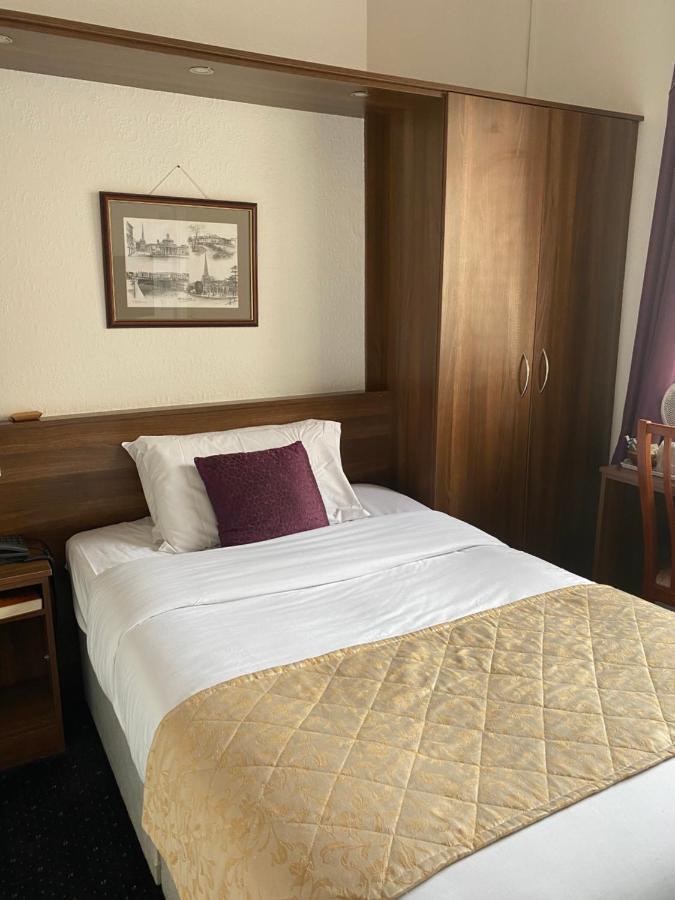 The Tudor Hotel Bridgwater Bagian luar foto