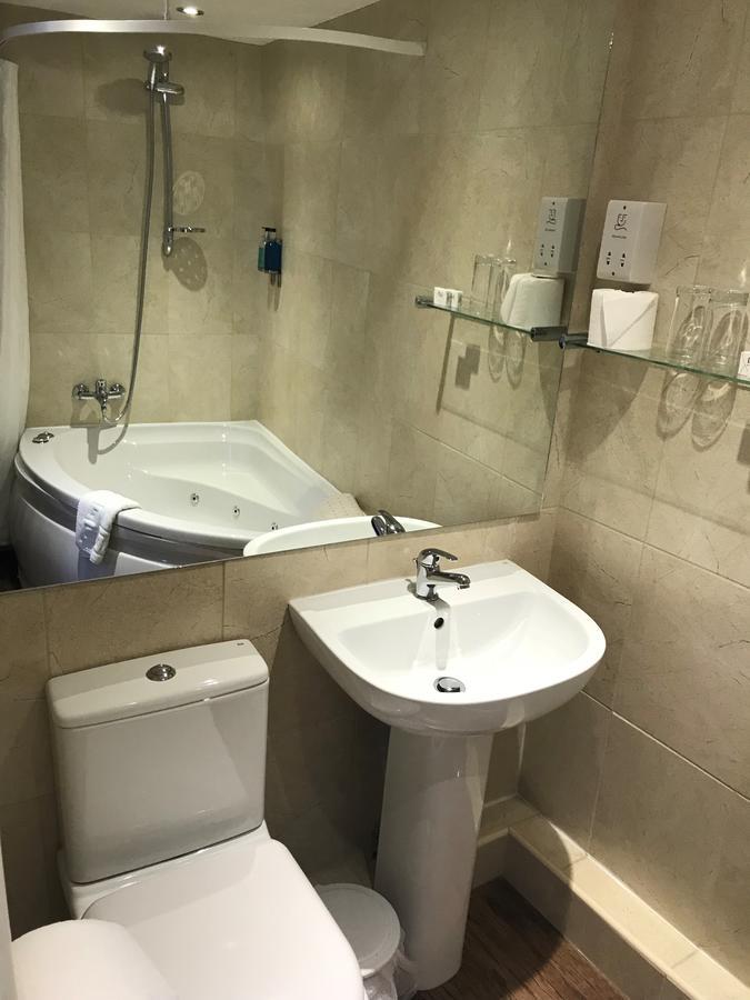 The Tudor Hotel Bridgwater Bagian luar foto